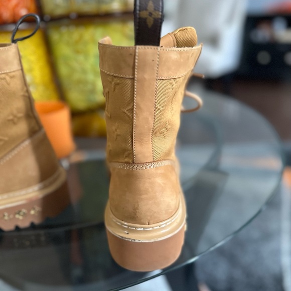 Worn two times. Very comfortable - Picture 5 of 7